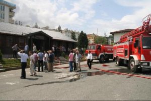 M&uuml;ze ziyarete a&ccedil;ılmadan yandı