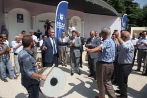 Davul-zurnalı s&ouml;zleşme kutlaması