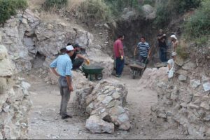 Belediyenin gıda yardımıyla antik kazı