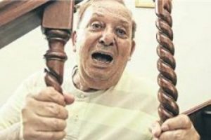 Huysuz Virjin sarı nokta hastalığına yakalandı