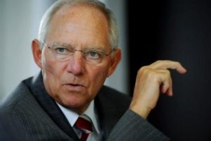"Yunanistan'a 3. kurtarma gerekecek"