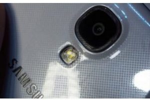 Samsung'dan d&ouml;rt akıllı telefon daha geliyor!