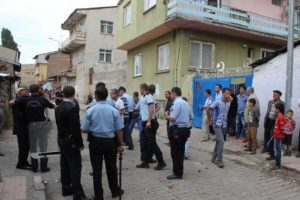 &Ccedil;ocuk kavgasına aileler karışınca