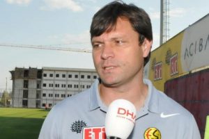 Sağlam Fenerbah&ccedil;e'ye bileniyor