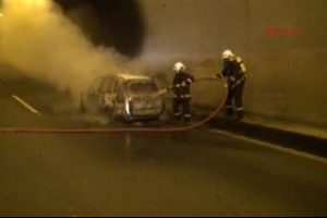 Yanan ara&ccedil; Bolu Dağı trafiğini fel&ccedil; etti