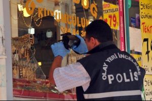 Soygun girişimlerini kuyumcuların dikkati &ouml;nledi