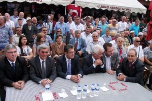 Bayram kutlama kartları &ccedil;&ouml;pe mi gitti?