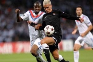 Lyon kendi sahasında havlu attı!