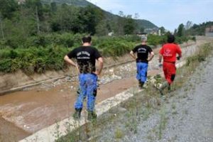 Selde kaybolan kadını arama &ccedil;alışmaları s&uuml;r&uuml;yor