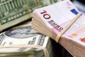 Kapalı&ccedil;arşı'da dolar ve euro u&ccedil;tu!