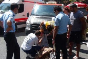 Kamyonetin altında kalan gen&ccedil; kız şoka girdi