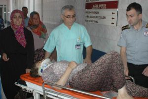 Freni boşalan trakt&ouml;r şarampole yuvarlandı
