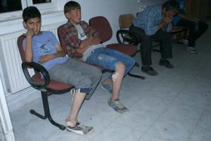 B&ouml;ylesi g&ouml;r&uuml;lmedi! &Ccedil;akal diye 4 &ccedil;ocuğu vurdu