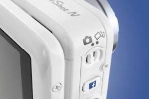 Facebook Tuşlu İlk Kamera: Canon PowerShot N!