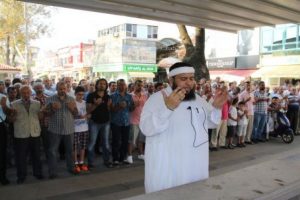 Suriye'de &ouml;lenler i&ccedil;in gıyabi cenaze namazı