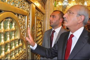 Kılı&ccedil;daroğlu Irak'ta t&uuml;rbe ziyareti yaptı