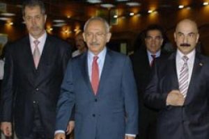 Irak'ta  Kılı&ccedil;daroğlu'ndan t&uuml;rbe ziyareti