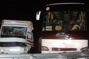 K&uuml;tahya'da zincileme kaza: 20 yaralı