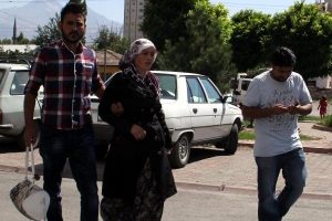 Ambulans verilmeyen 67 g&uuml;nl&uuml;k bebek otob&uuml;ste &ouml;ld&uuml;!