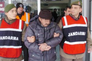 Bu ne vahşet! &Ouml;z kızına tecav&uuml;z etti, doğan bebeğin başını ezdi