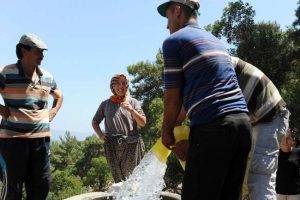 Susuz k&ouml;y&uuml;n &ccedil;ığlığını b&uuml;y&uuml;kşehir duydu