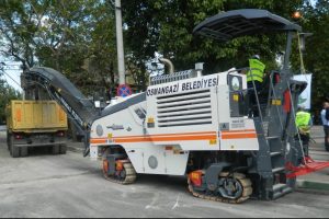 Yollardan s&ouml;k&uuml;len asfalt yeniden kullanılacak