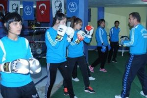 Yıldız Boks Milli Takımı Erdemli'de kampa girdi