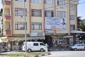 Bakan'dan Ozan'a pankartlı destek