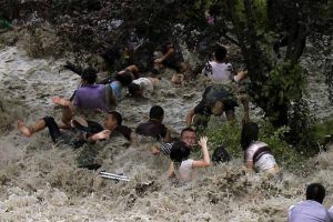 &Ccedil;in'i tsunami vurdu