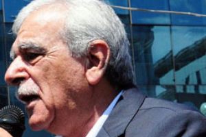 Ahmet T&uuml;rk'ten h&uuml;k&uuml;mete uyarı