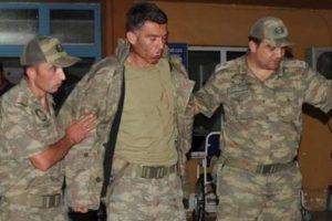 Ka&ccedil;ak&ccedil;ıların attığı taş yaraladı