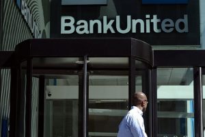 Bankalarda g&uuml;neş g&ouml;zl&uuml;ğ&uuml; yasağı