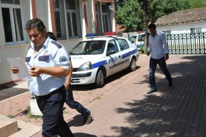 Arkadaşı yerine kendi ismini yazınca yakalandı