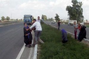 Yola fırlayan &ccedil;ocuğu otomobil ezdi