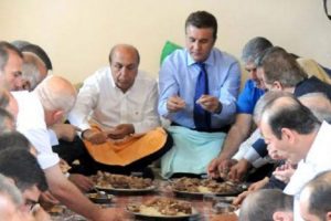 Sarıg&uuml;l Aşireti liderinin evine taziye ziyaretinde bulundu