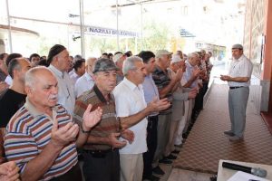 Suriyeliler i&ccedil;in gıyabi cenaze namazı