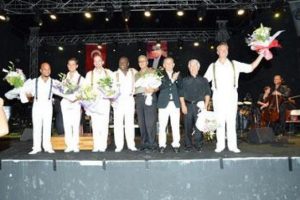 &Ccedil;eşme'de 'Klazz Brothers' fırtınası