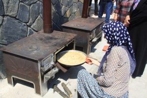 İneg&ouml;l'de pita festivali