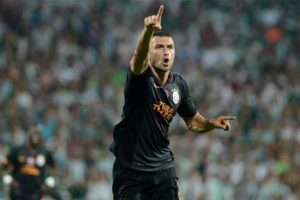 Lazio'nun Burak ısrarı s&uuml;r&uuml;yor
