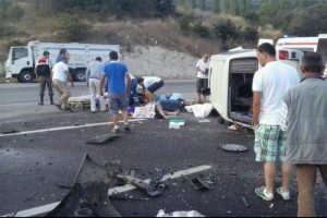 Manisa'da feci kaza: 2 &ouml;l&uuml;