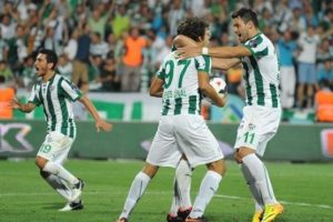 Burak Yılmaz Enes &Uuml;nal'ı tebrik etti