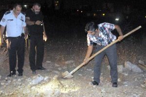 Ş&uuml;pheli mezardan k&ouml;pek leşi &ccedil;ıktı
