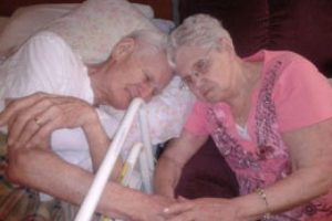 65 yıllık evli &ccedil;ift 11 saat arayla &ouml;ld&uuml;