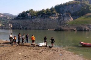 Balık tutarken d&uuml;şt&uuml;ğ&uuml; g&ouml;lette boğuldu