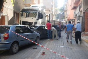 Freni patlayan TIR 7 aracı ezdi