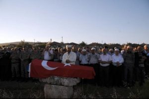 Odasında &ouml;l&uuml; bulunan astsubay toprağa verildi