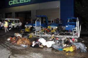 Kargo paketleri alev aldı