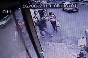 Kapka&ccedil; anı g&uuml;venlik kamerasında