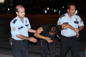 Sevgilisi tarafından darp edilen kadın sinir krizi ge&ccedil;irdi