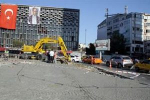 'Taksim Yayalaştırma Projesi' s&uuml;r&uuml;yor